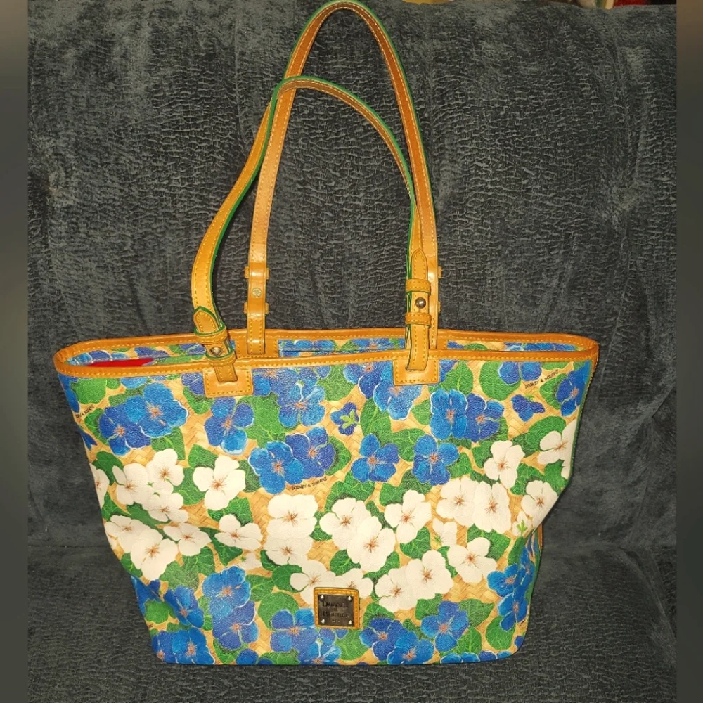 Dooney and Bourke large flower tote. - Picture 1 of 7